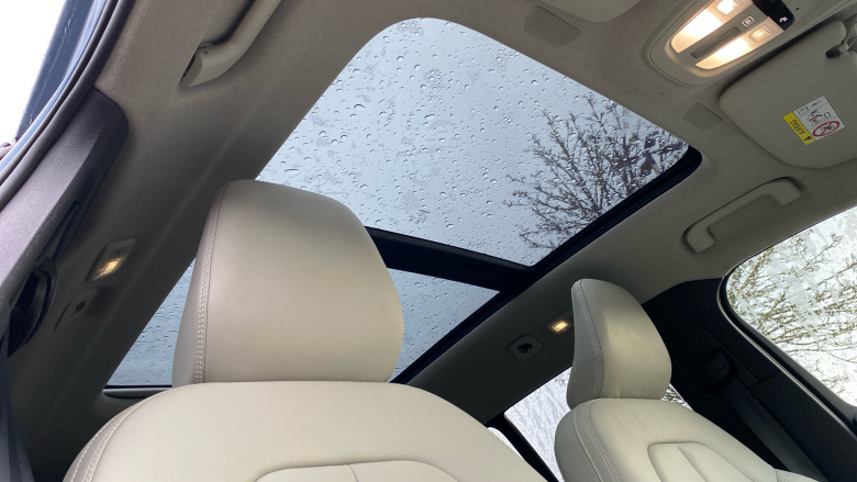 Volvo XC40 2.0 B4P Ultra Dark 5dr Auto Petrol Estate